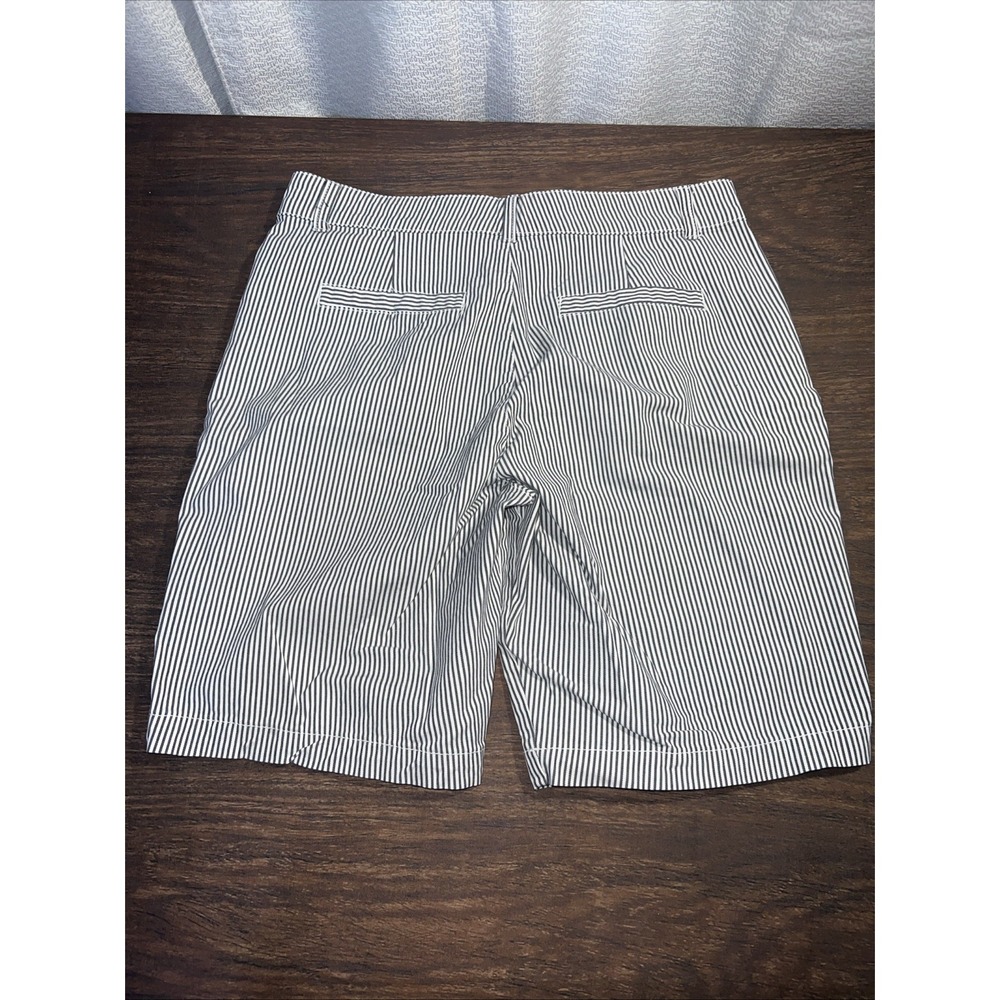 Gap Women's Size 8 Bermuda 9 Inch Shorts Blue Stripe Lot of 2 - Picture 7 of 9